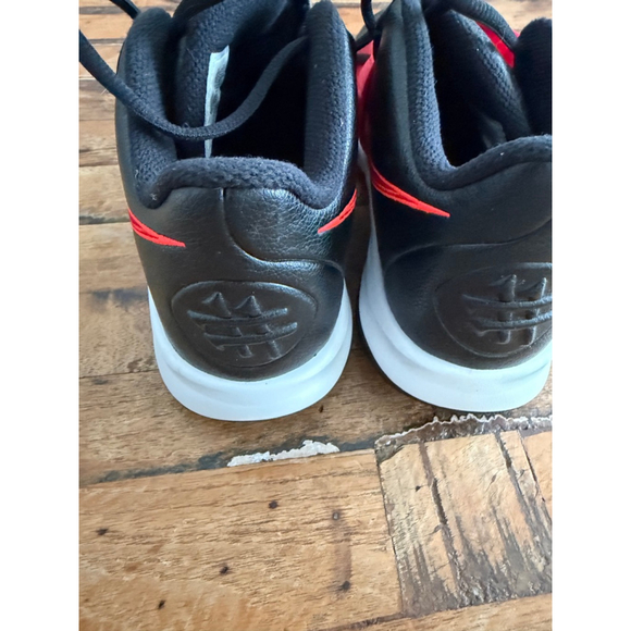 Boys Nike Kyrie Flytrap IV Red Black Sneakers 5 (Big Boy) - Picture 5 of 10